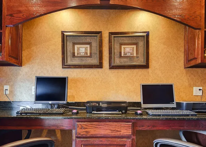 Best Western Plus Crown Colony Inn & Suites